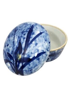 VTG MANN 1970s JAPAN JEWELRY BOX VANITY DRESSER TRINKET BLUE WHITE IRIS SIGNED